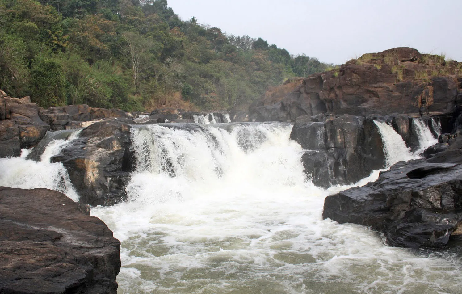 Perunthenaruvi Waterfalls